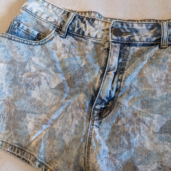 Urban Outfitters BDG high waisted shorts - Picture 3 of 9